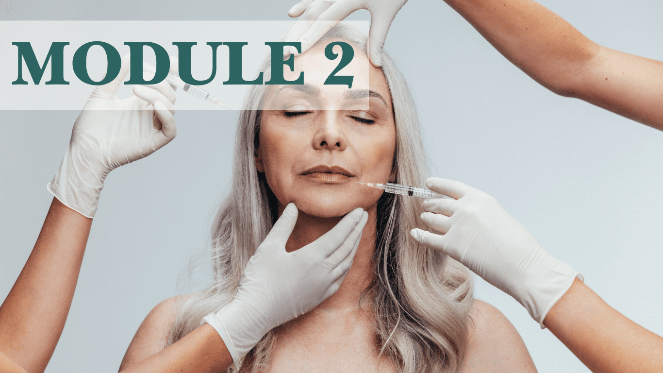 Femme âgée recevant une injection par un professionnel en gants, module 2 médecine esthétique de la formation soins médico-esthétiques