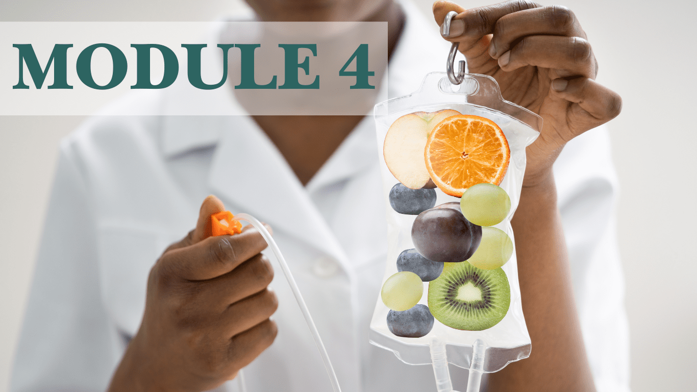 Main d’une infirmière portant une poche de vitaminothérapie, module 4 sur la santé de la formation soins médico-esthétiques